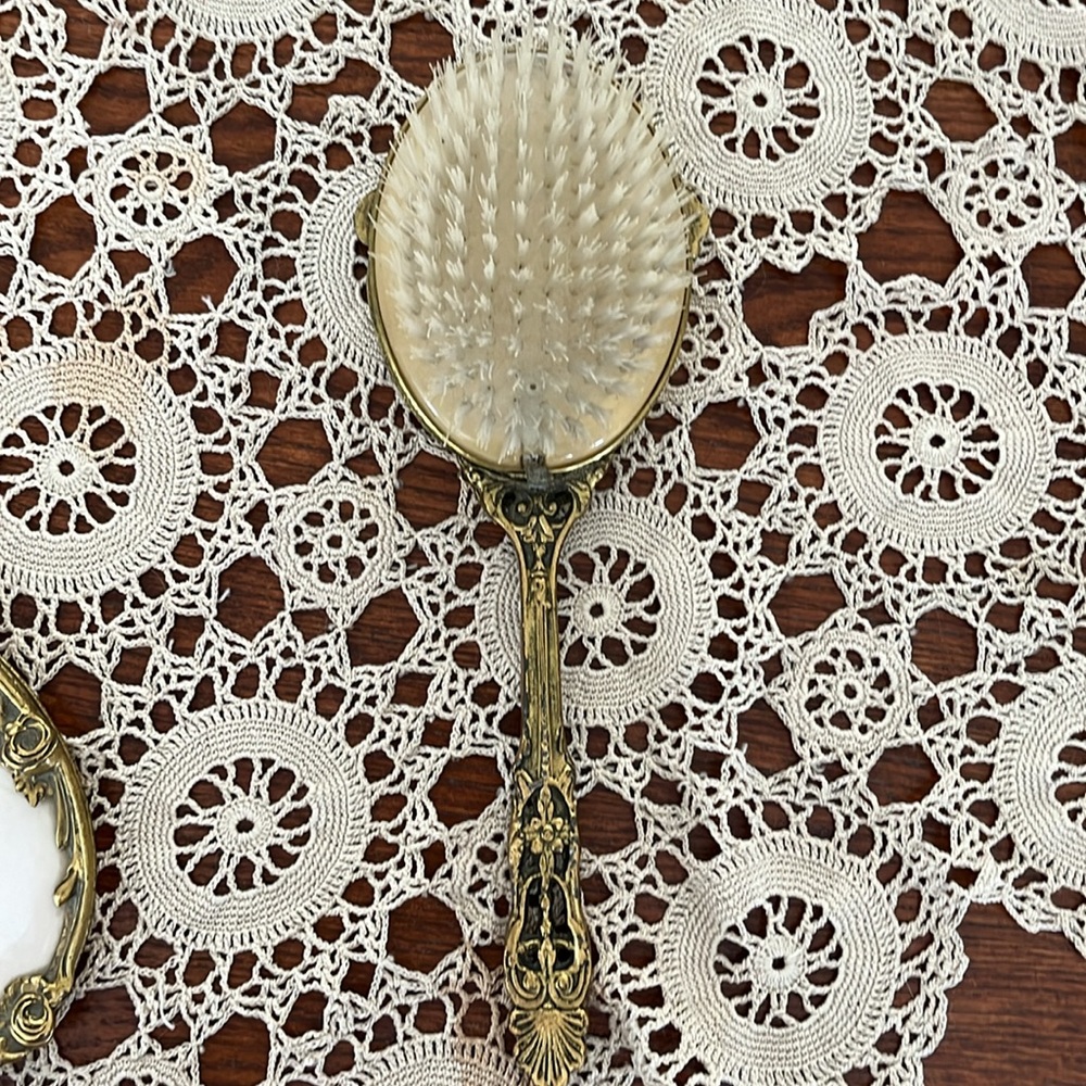 Vintage mirror, brush, comb set - Picture 11 of 16